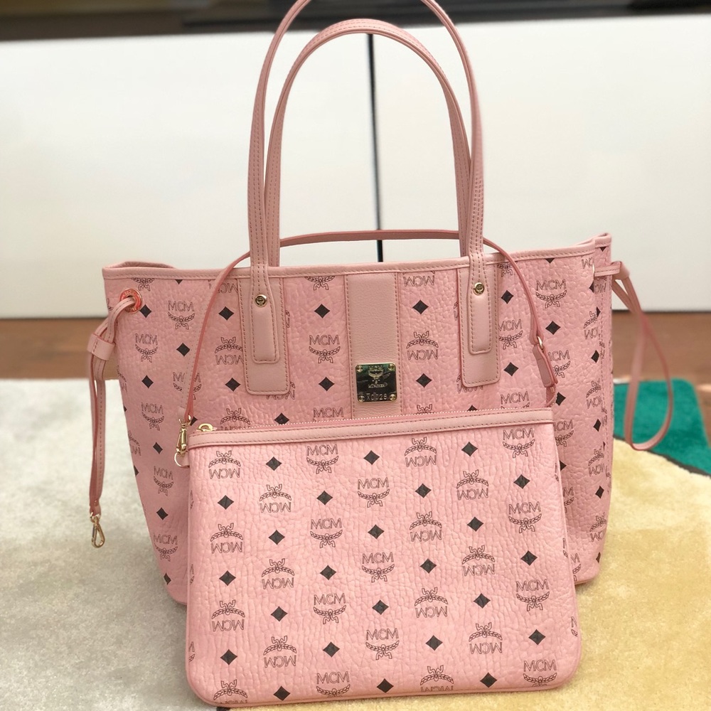 Mcm medium Liz reversible shopper with pouch